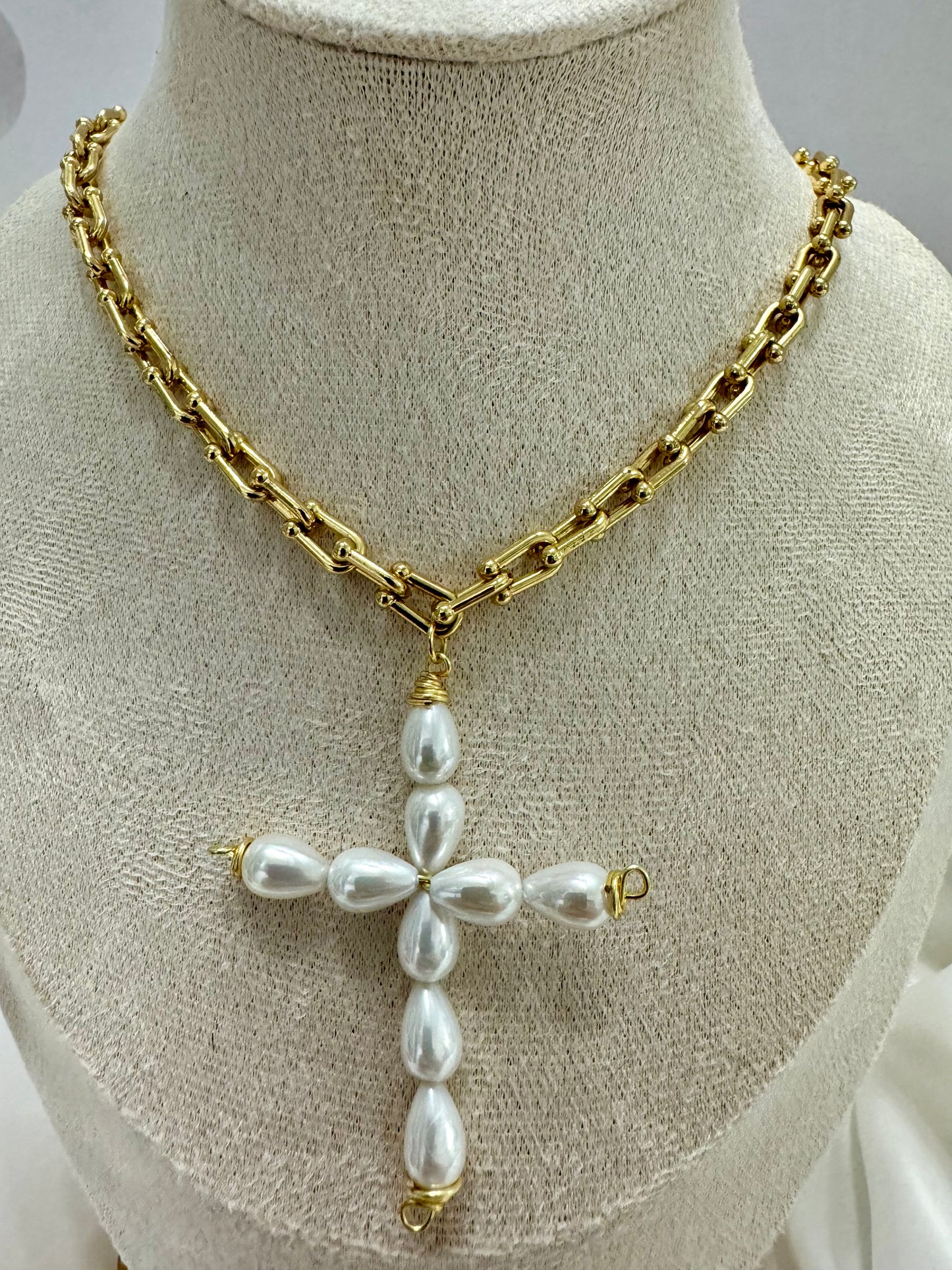 Pearl cross
