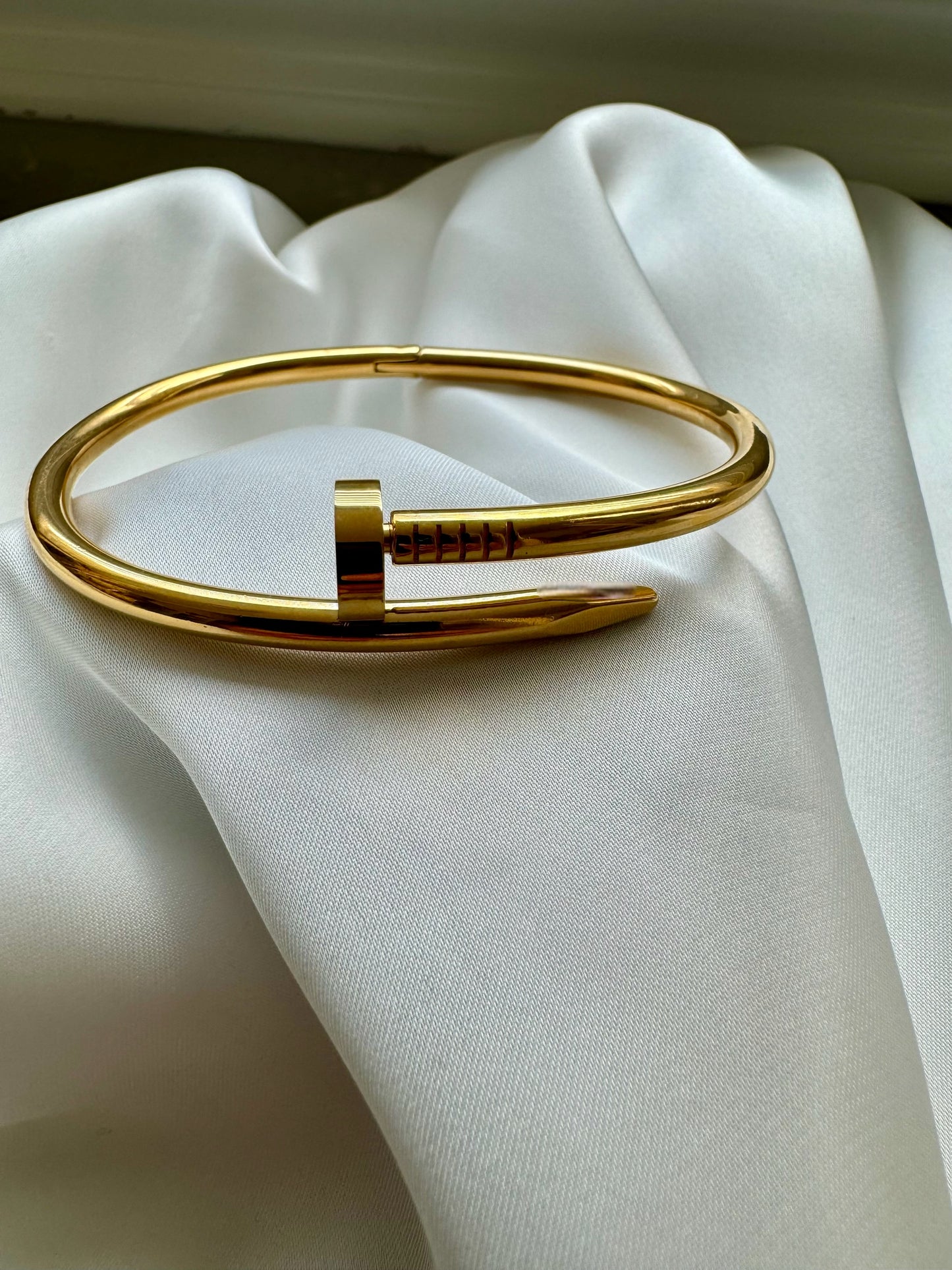 Nail Bracelet đź’§