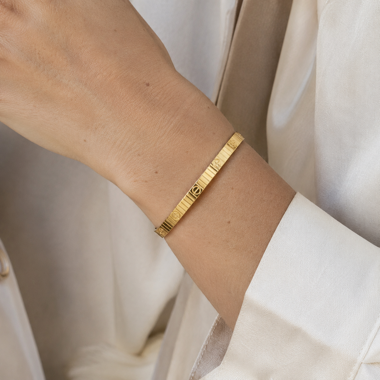 Gold Ribbed Bangle
