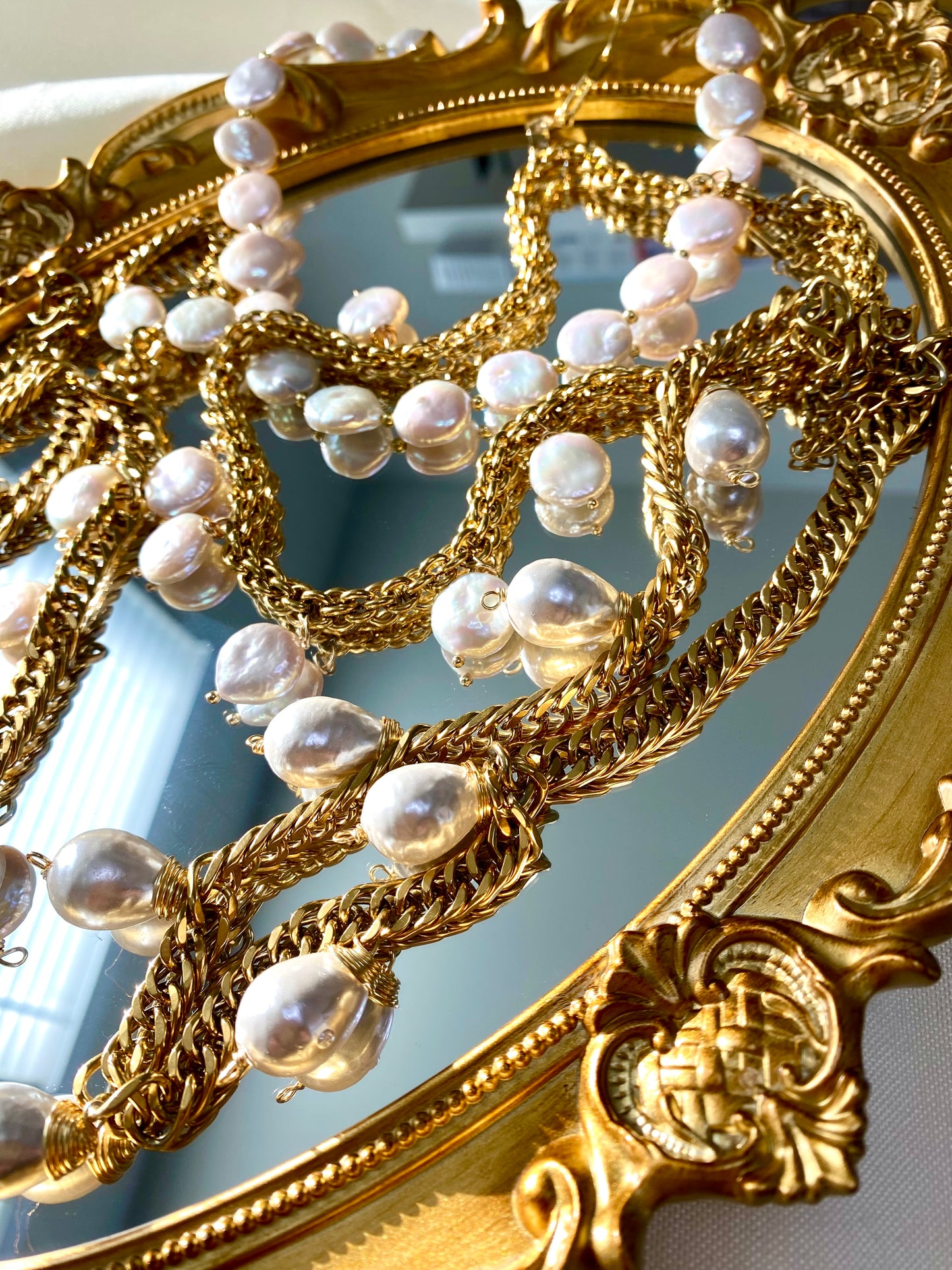 Coin pearls choker