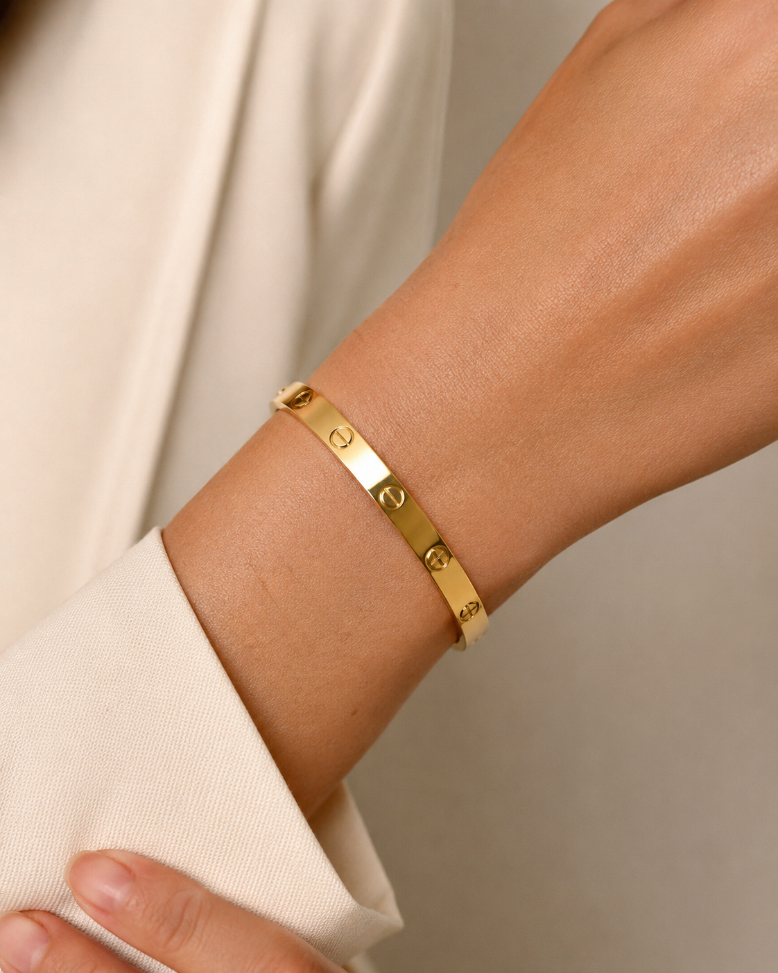 Bangle with screw