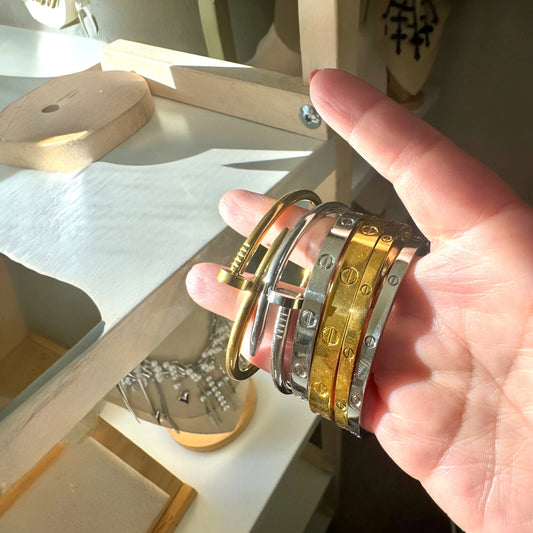 Thin Bracelet with screw